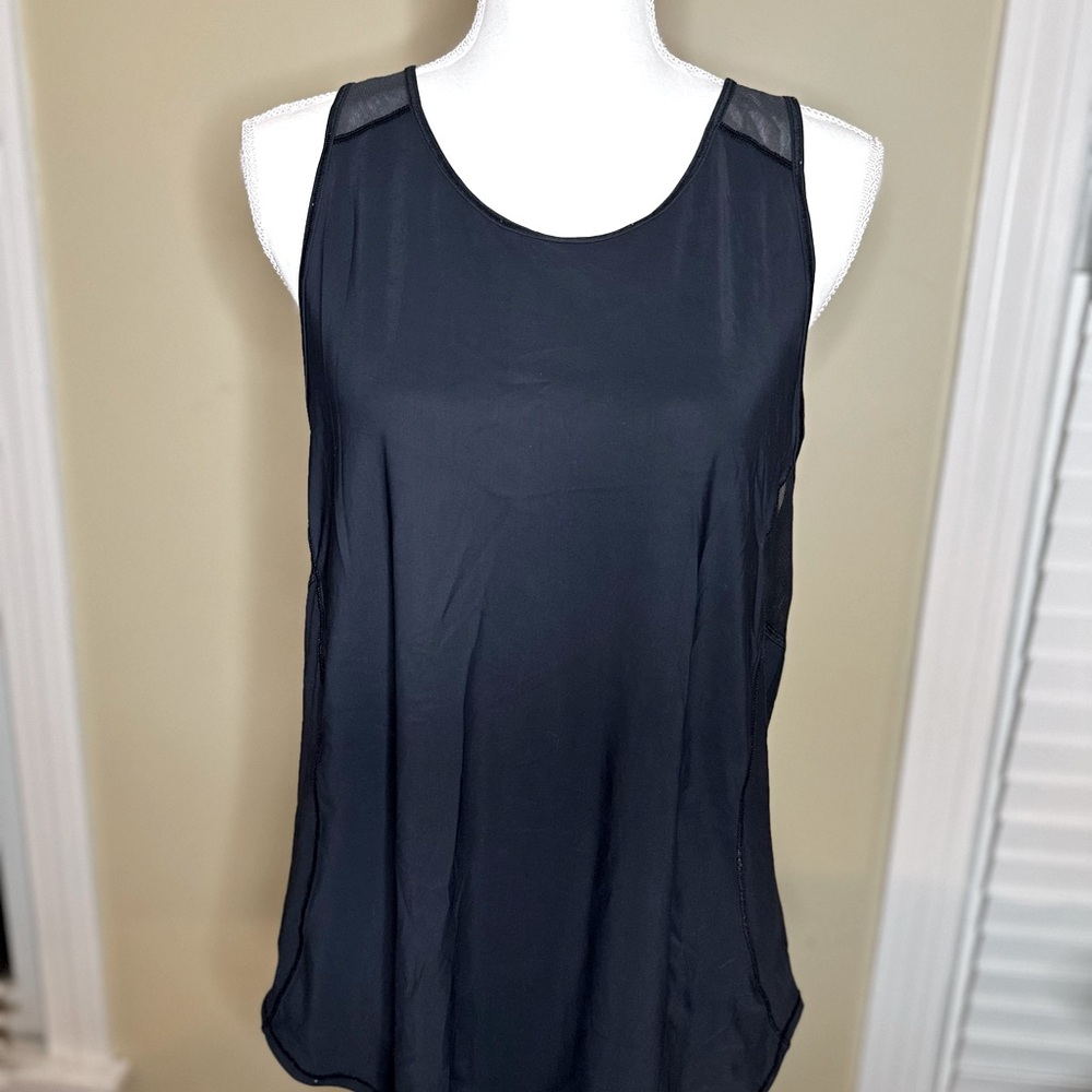 Black Lulu sculpt top. Size 10